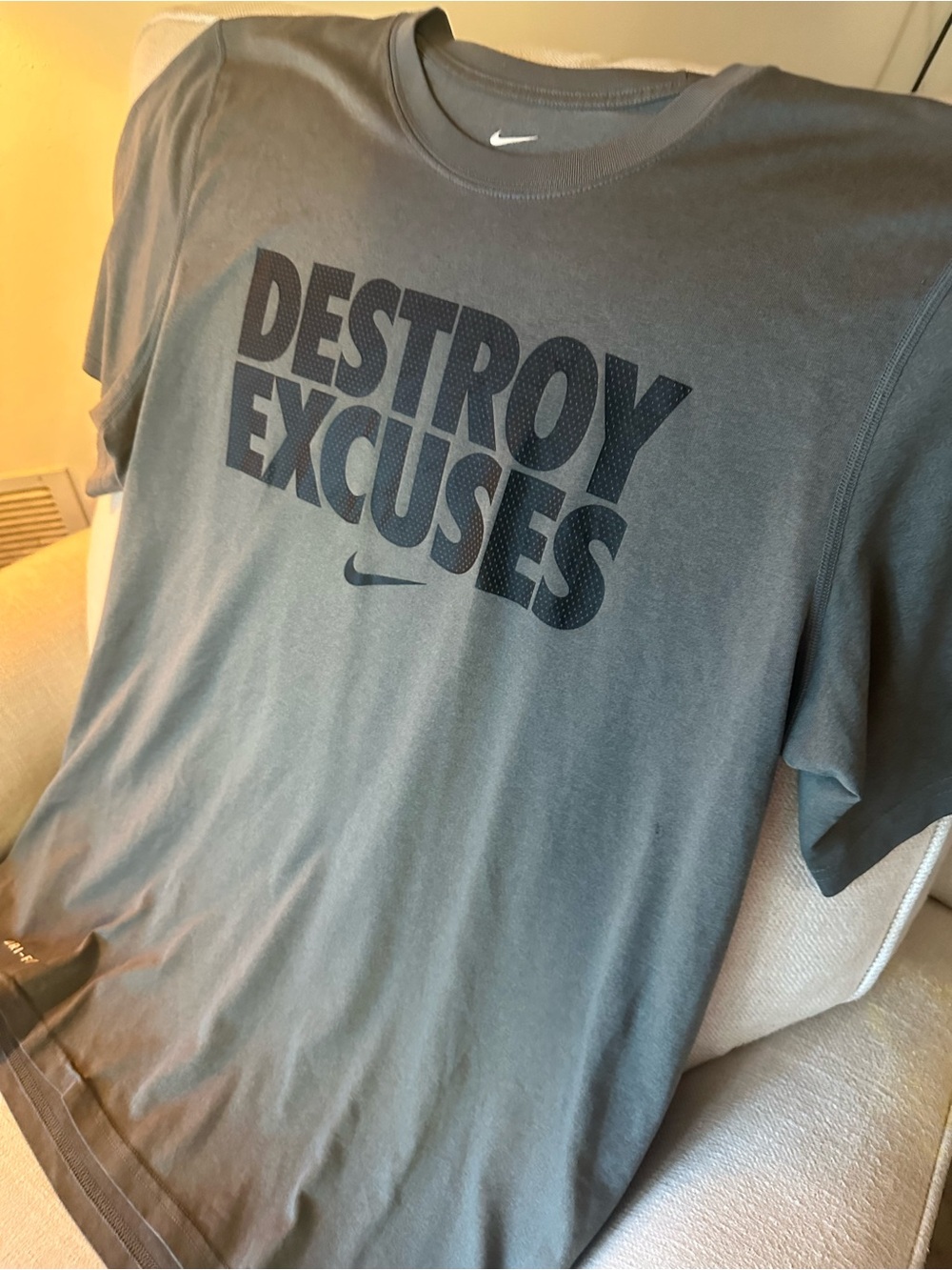 Nike Gray 'Destroy Excuses' Short-Sleeve Tee COLLECTORS IDEM !!